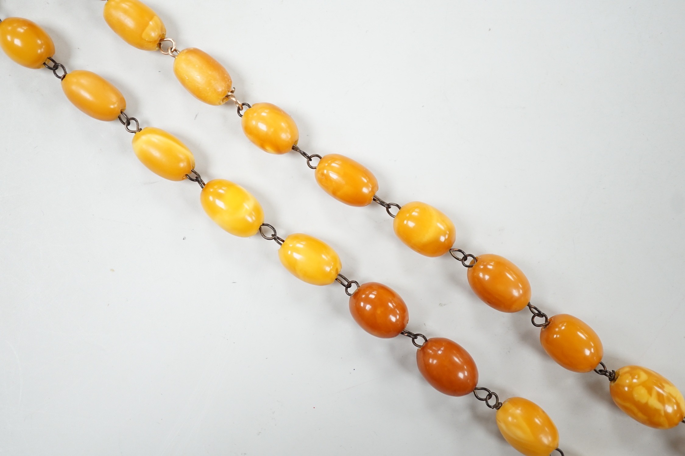 A single strand graduated oval amber bead necklace, 44cm, gross weight 16 grams.